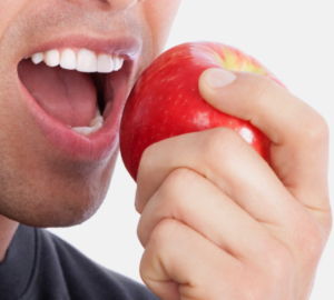 Ein Apfel wird 31 Mal besprüht, bevor wir ihn essen